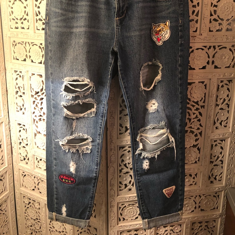 Womens Articles of Society distressed jeans with patches, size 29